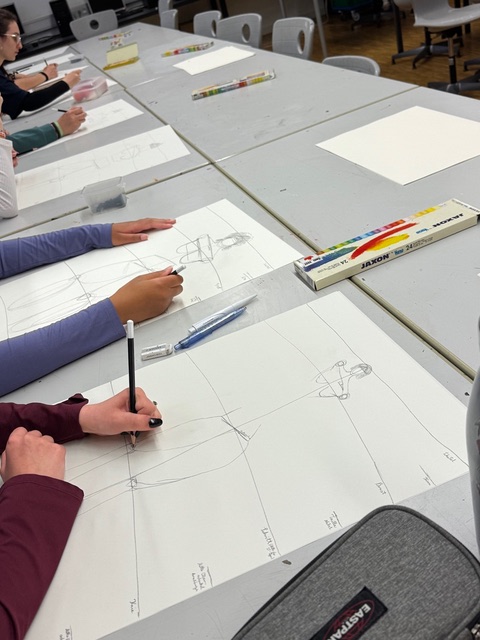 Zum ersten Mal: Aktzeichnen-Workshop an unserer Schule