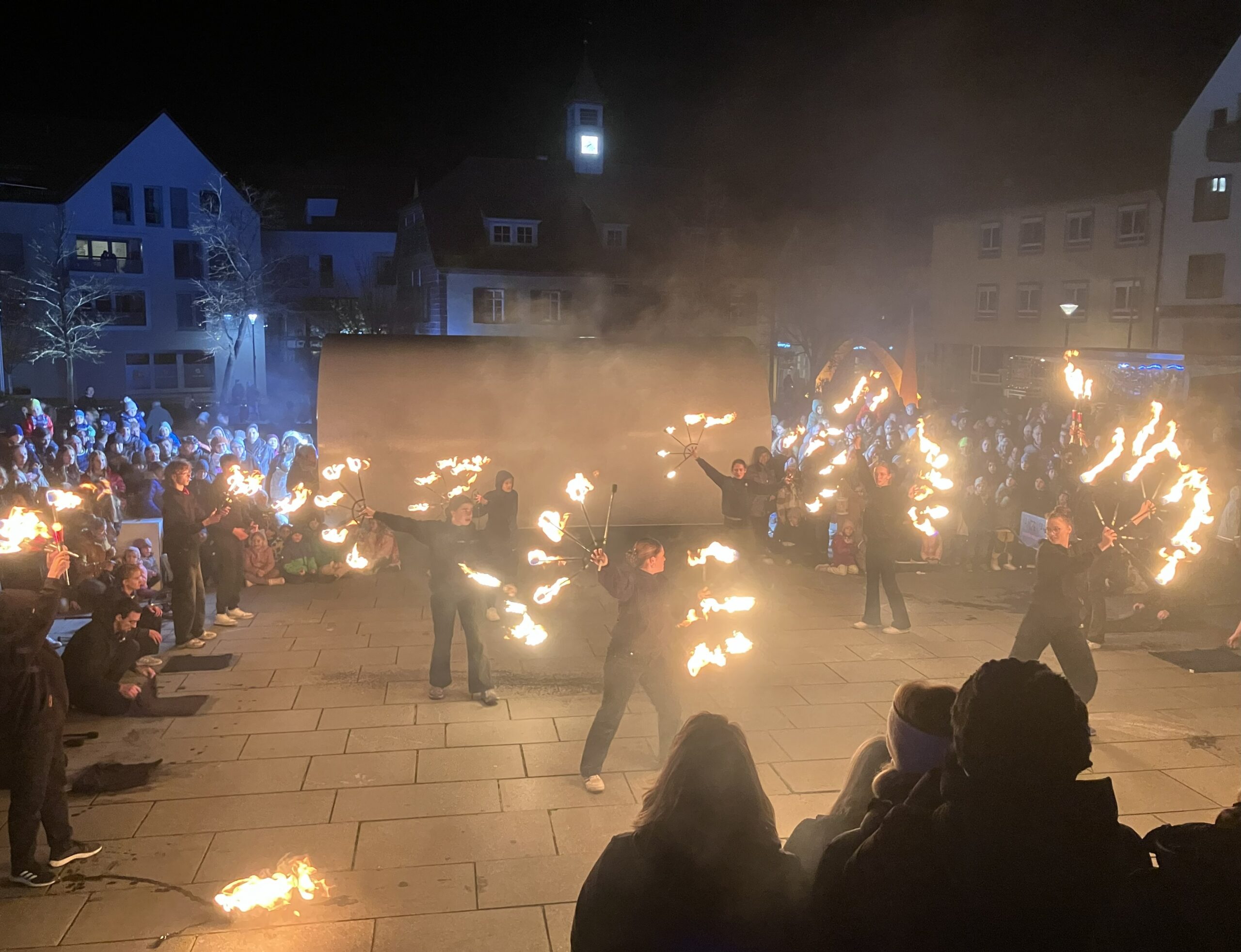 Magie aus Musik, Licht und Flammen
